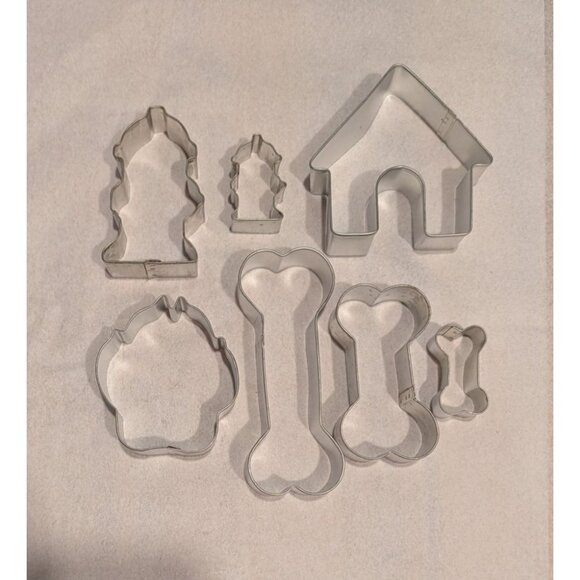 Dog Themed Cookie Cutter Set Dog House Bone fire Hydrant - Picture 1 of 13